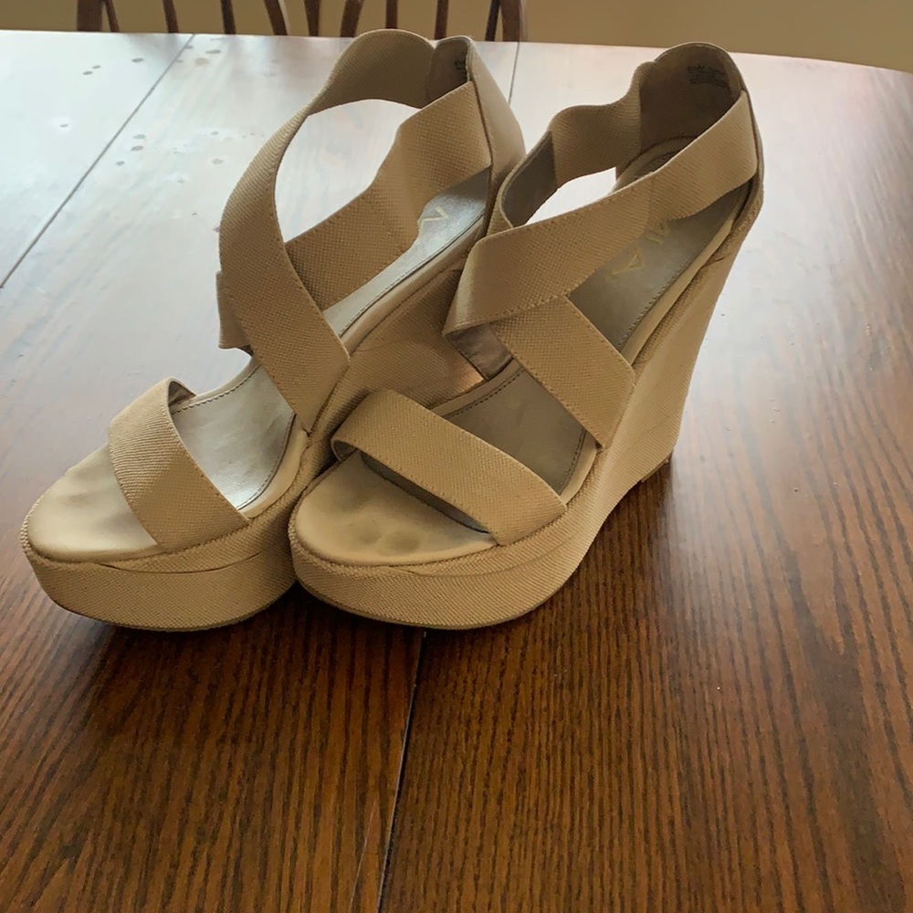 MIA Women's Strappy Platform Wedges Shoes Strappy Size 8.5 Beige Khaki Tan